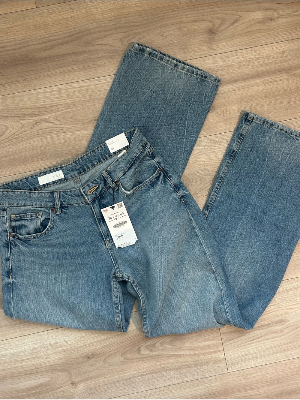 BRAND NEW ! Zara Medium Blue Straight-Leg Women's Jeans